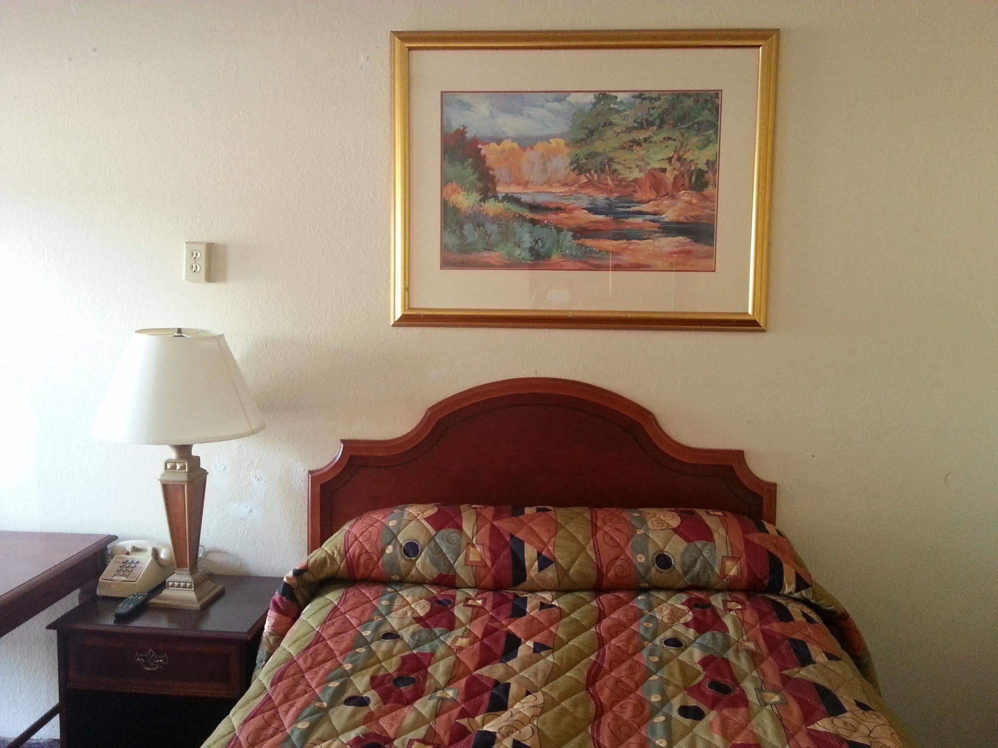 Downtowner Motel Pleasanton Ngoại thất bức ảnh